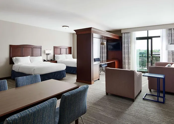 Hampton & Mt. Prospect Hotel 3*