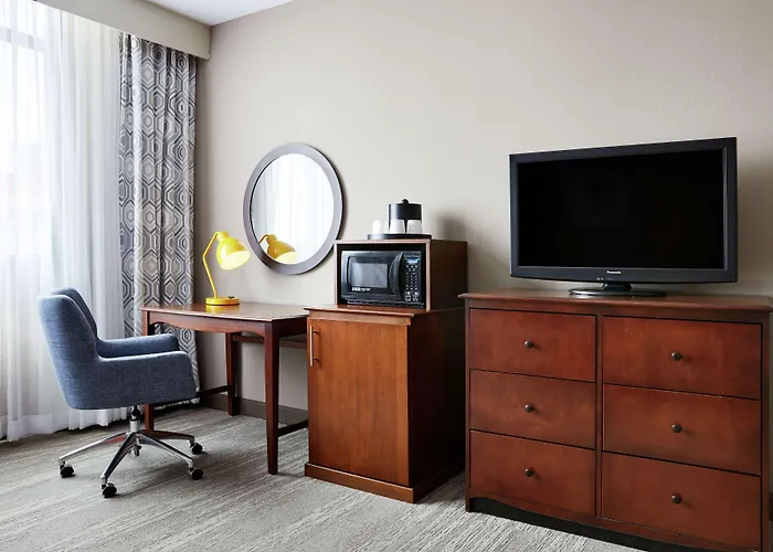 Hotel Hampton & Mt. Prospect